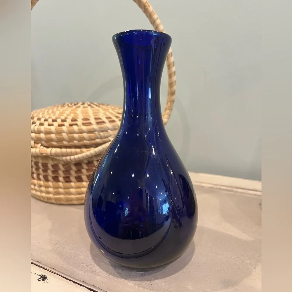 HAND BLOWN 8” COBALT BLUE VASE - Picture 2 of 6